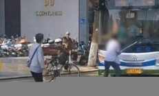 警方通报男子持棍欲殴打交警(警方通报男子持刀砍)