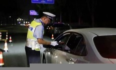 北京警方全力捣毁色诱团伙 阻止犯罪蔓延(北京警方全力捣毁色诱团伙 阻止犯罪蔓延)