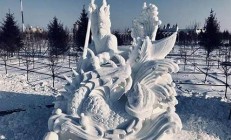 哈尔滨雪雕节首次展出大雪人，市民游客纷纷驻足(2021哈尔滨雪雕什么时候开始)